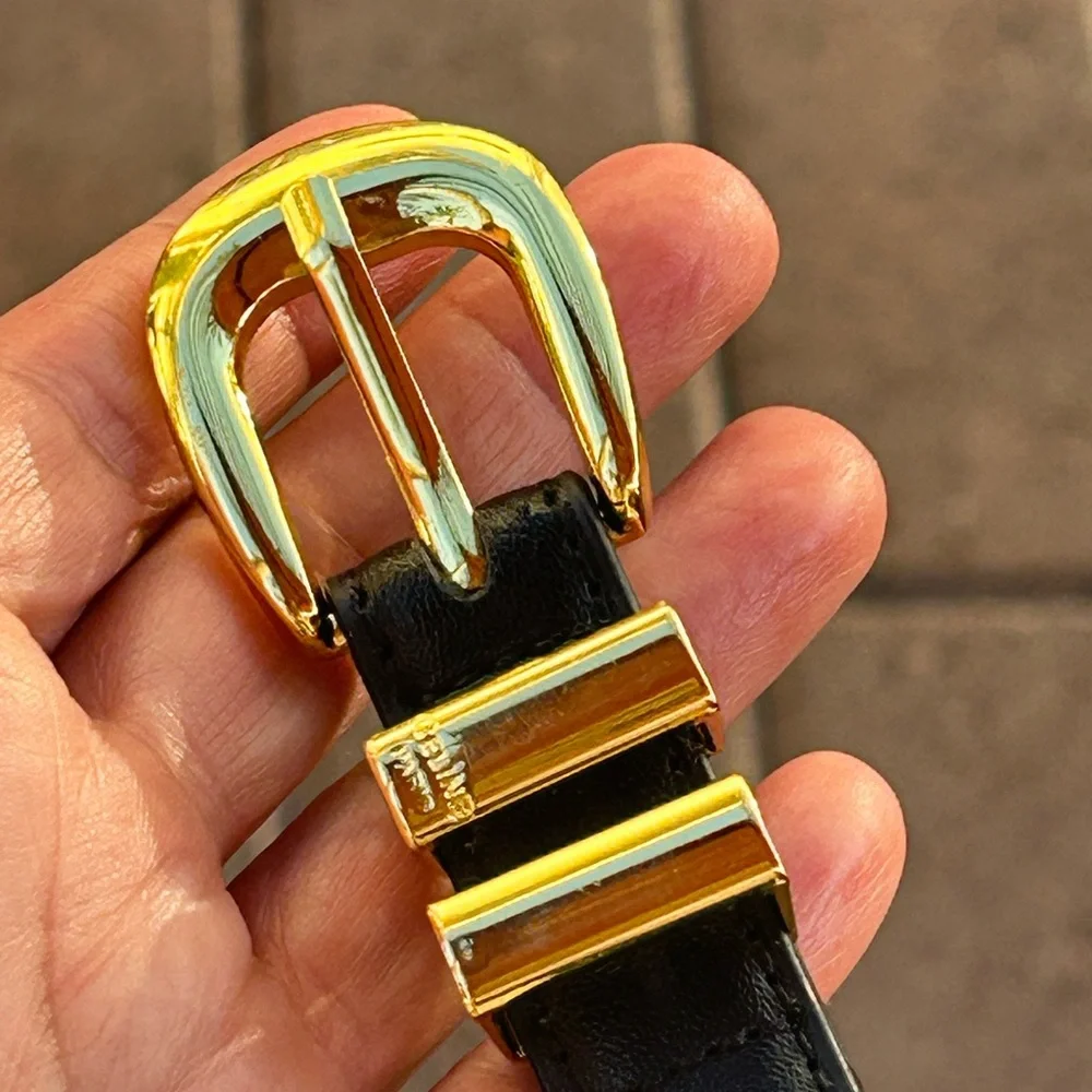 CÉLINE Paris Black Leather Belt – Classic and Elegant.